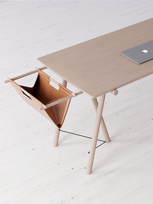 Hochwertiger Holzschreibtisch mit Papierkorb und Laptopablage, ideal für modernes Homeoffice.