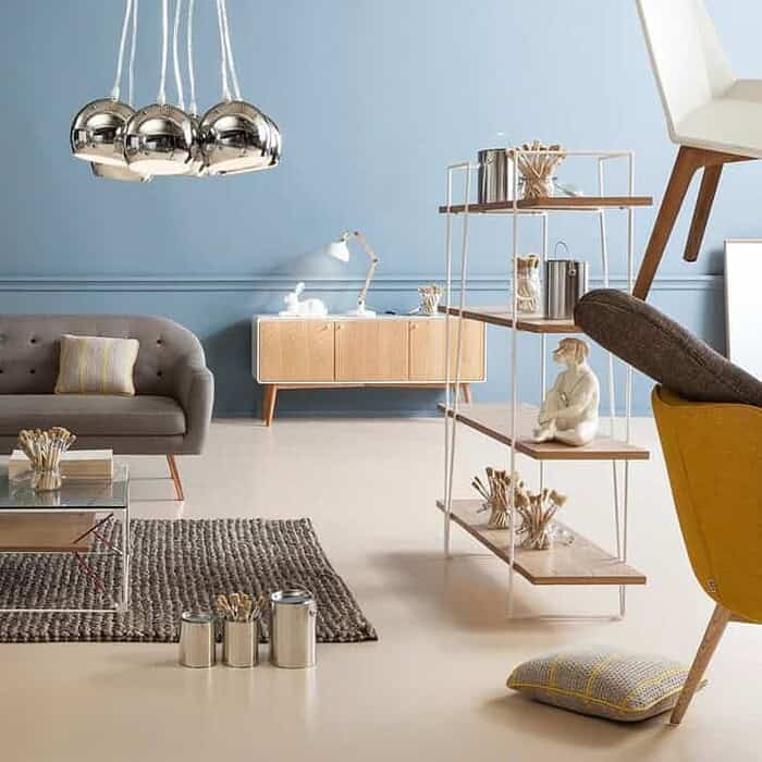 Elegant eingerichtetes Wohnzimmer mit stilvollem Dekor.