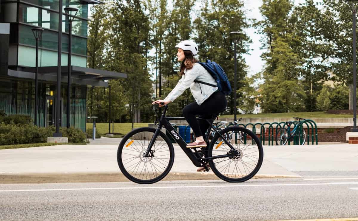 Stylisches E-Bike für nachhaltiges Radfahren in urbanen Umgebungen.
