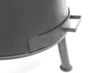 Hochwertiger Keramikgrill mit stabilem Metallgestell, ideal für Grillabende im Garten.