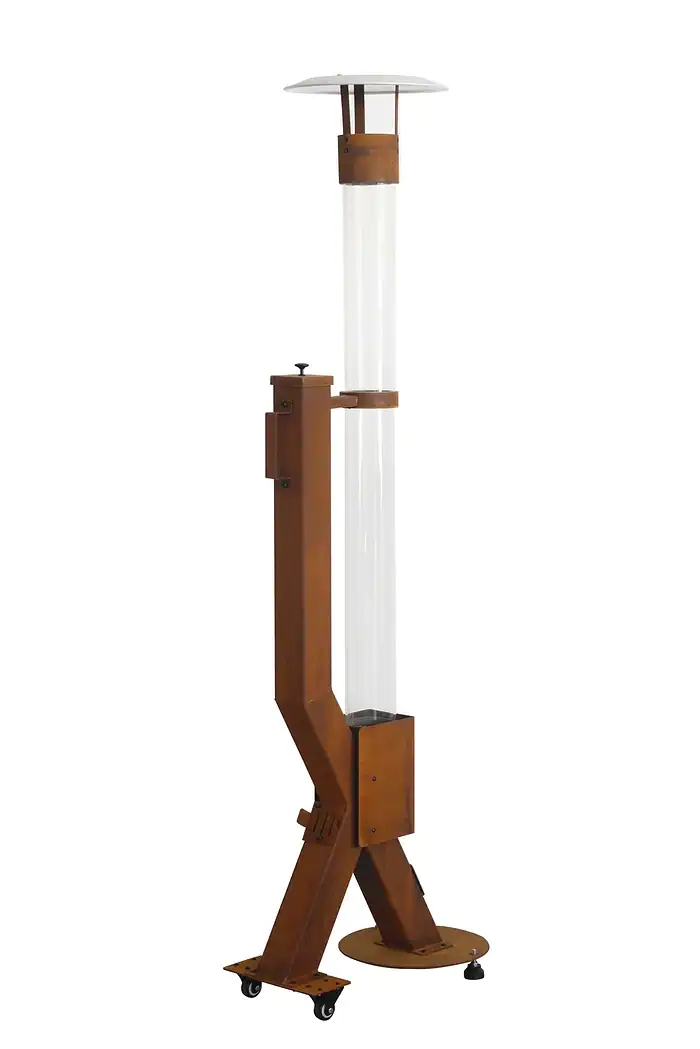 Green Flame Rocket Heater Cortenstahl, Ansicht mit Pelletschacht links