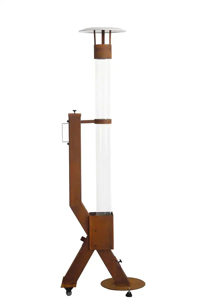 Green Flame Rocket Heater Cortenstahl, Ansicht mit Griff und Rädern